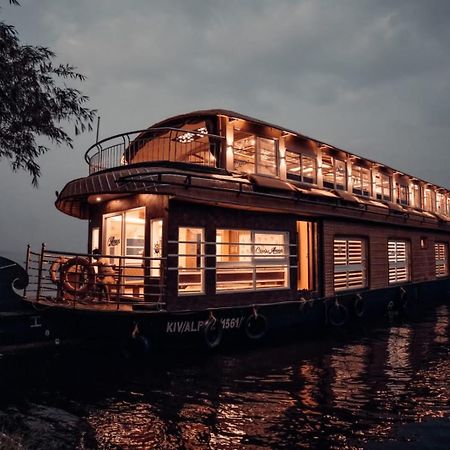 Victoria Houseboats Hotel Alappuzha Екстериор снимка