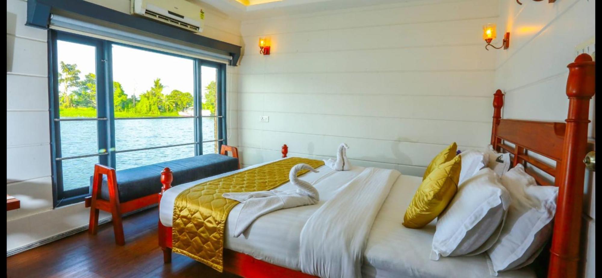 Victoria Houseboats Hotel Alappuzha Екстериор снимка