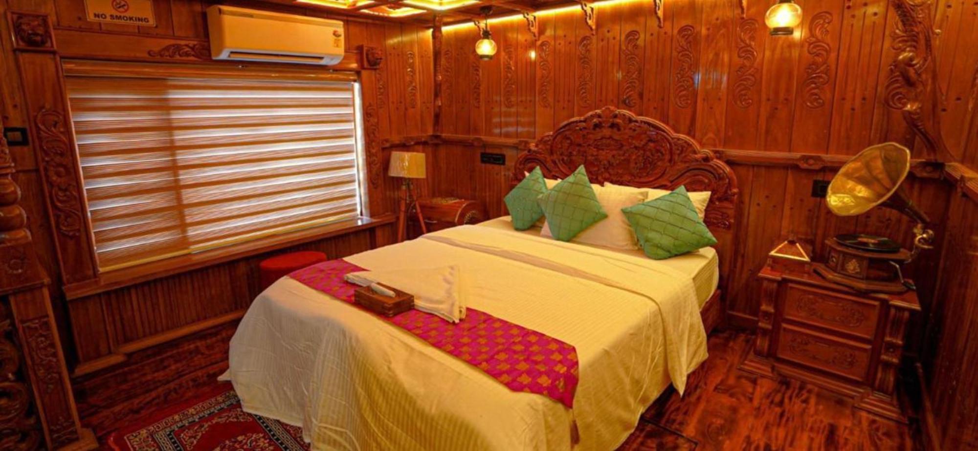 Victoria Houseboats Hotel Alappuzha Екстериор снимка
