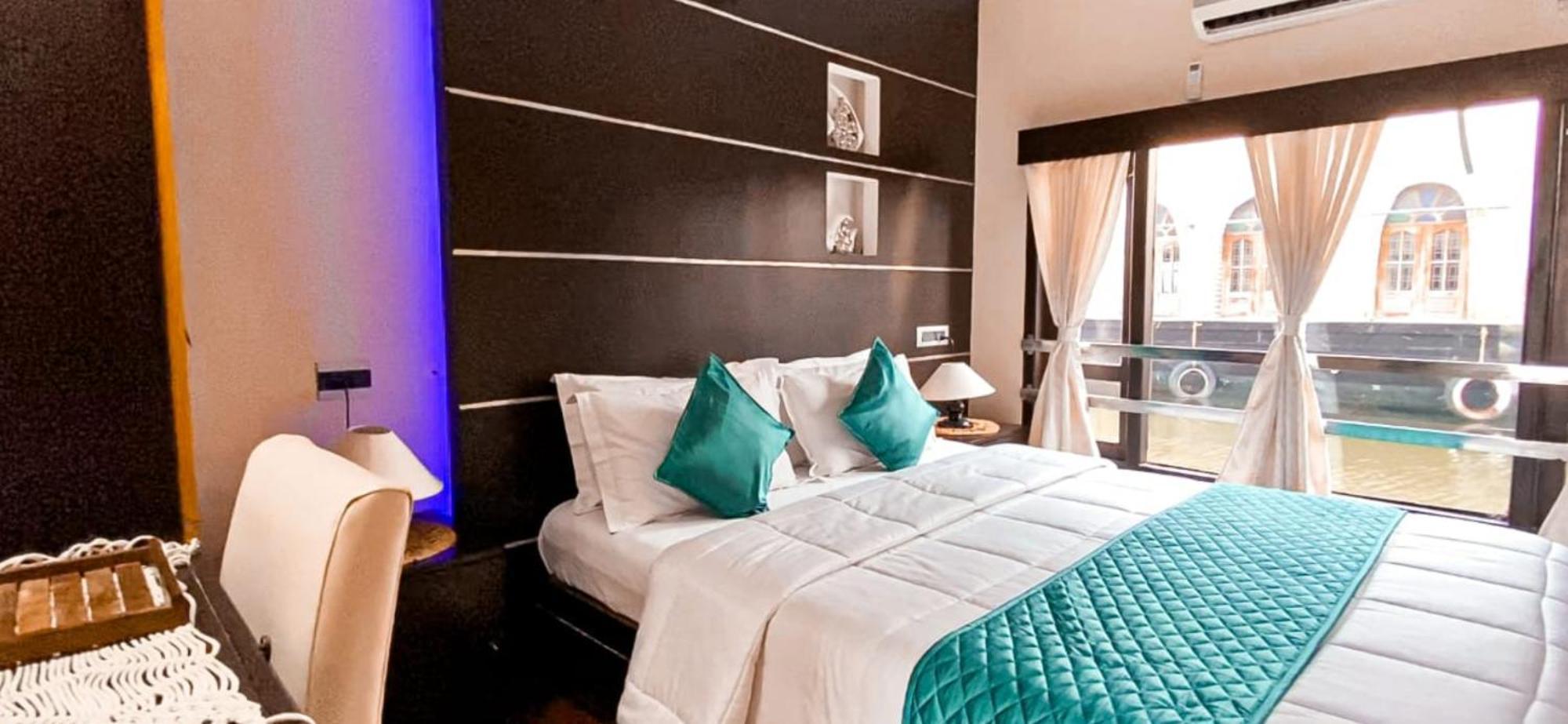 Victoria Houseboats Hotel Alappuzha Екстериор снимка