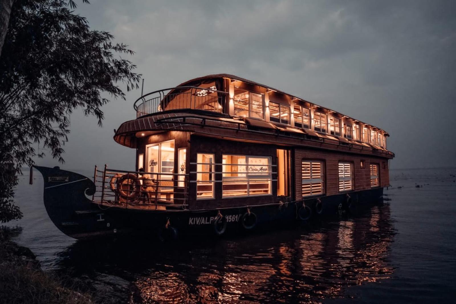 Victoria Houseboats Hotel Alappuzha Екстериор снимка