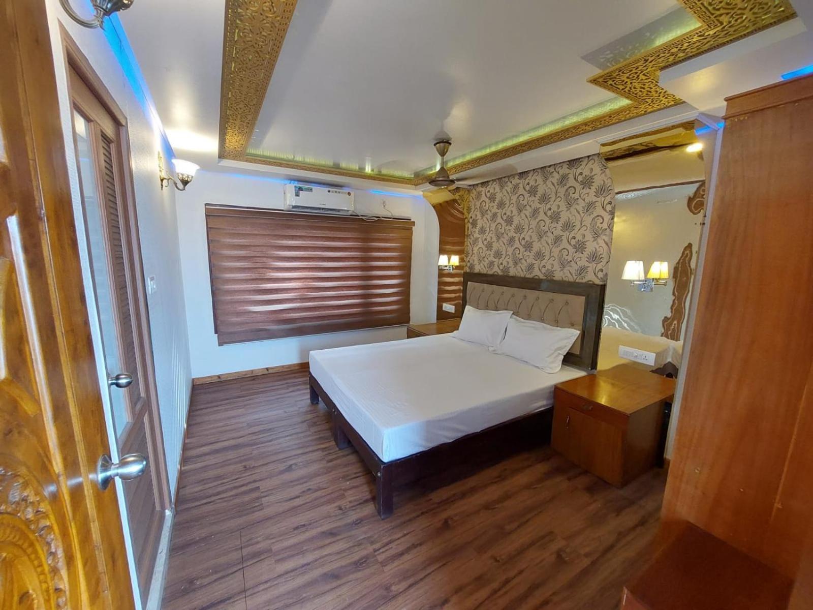 Victoria Houseboats Hotel Alappuzha Екстериор снимка